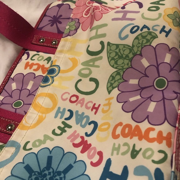 Coach handbag perfect for spring - Picture 16 of 16
